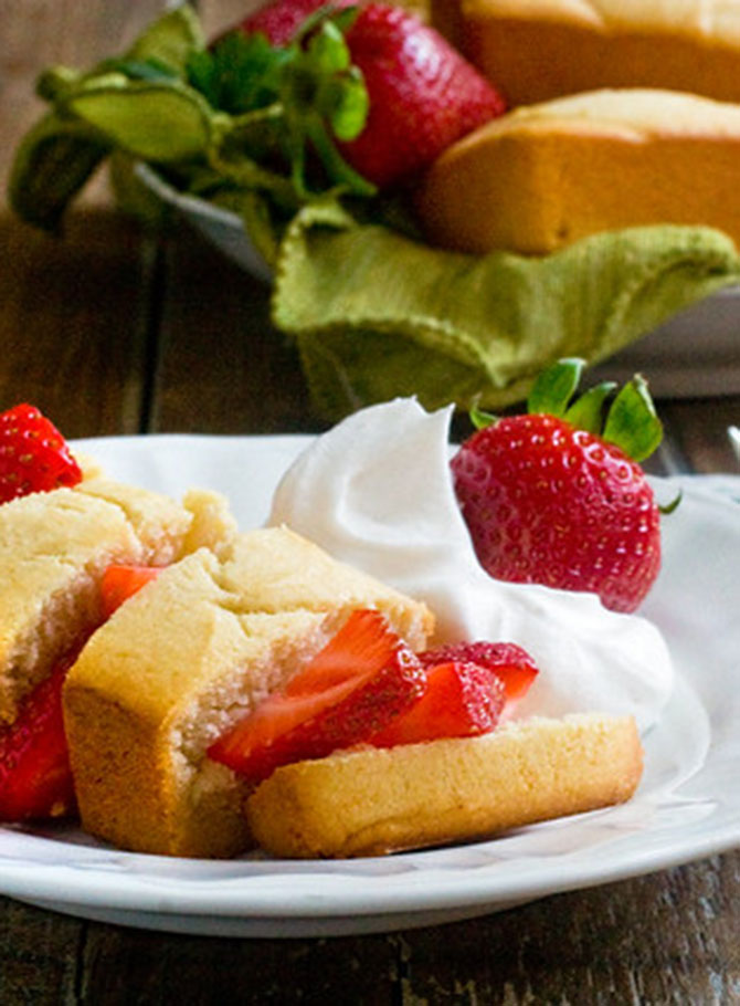 MiniAlmondPoundcakes